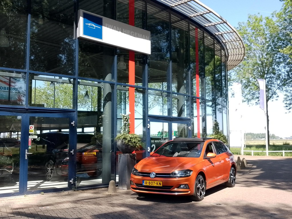 44910143-2.jpg