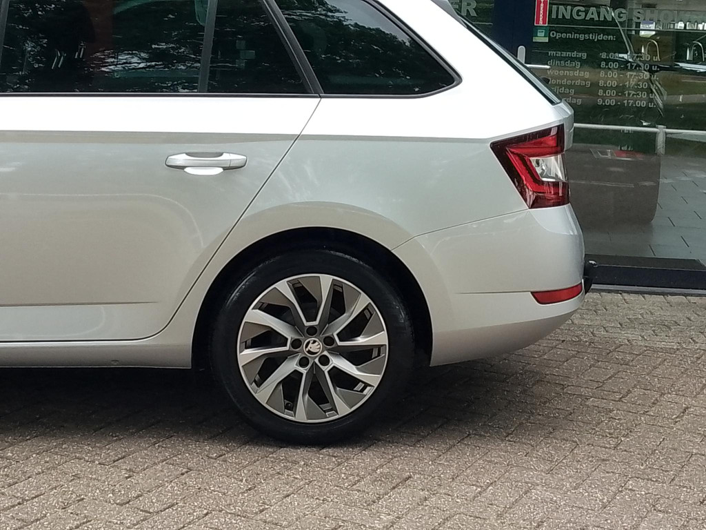 45382481-6.jpg