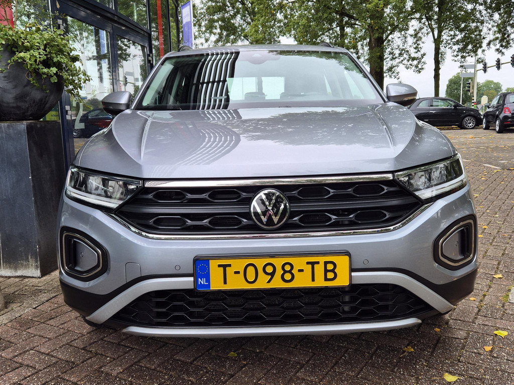 47284048-6.jpg