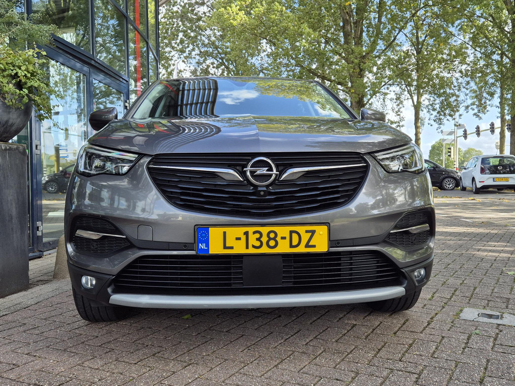 47527933-6.jpg