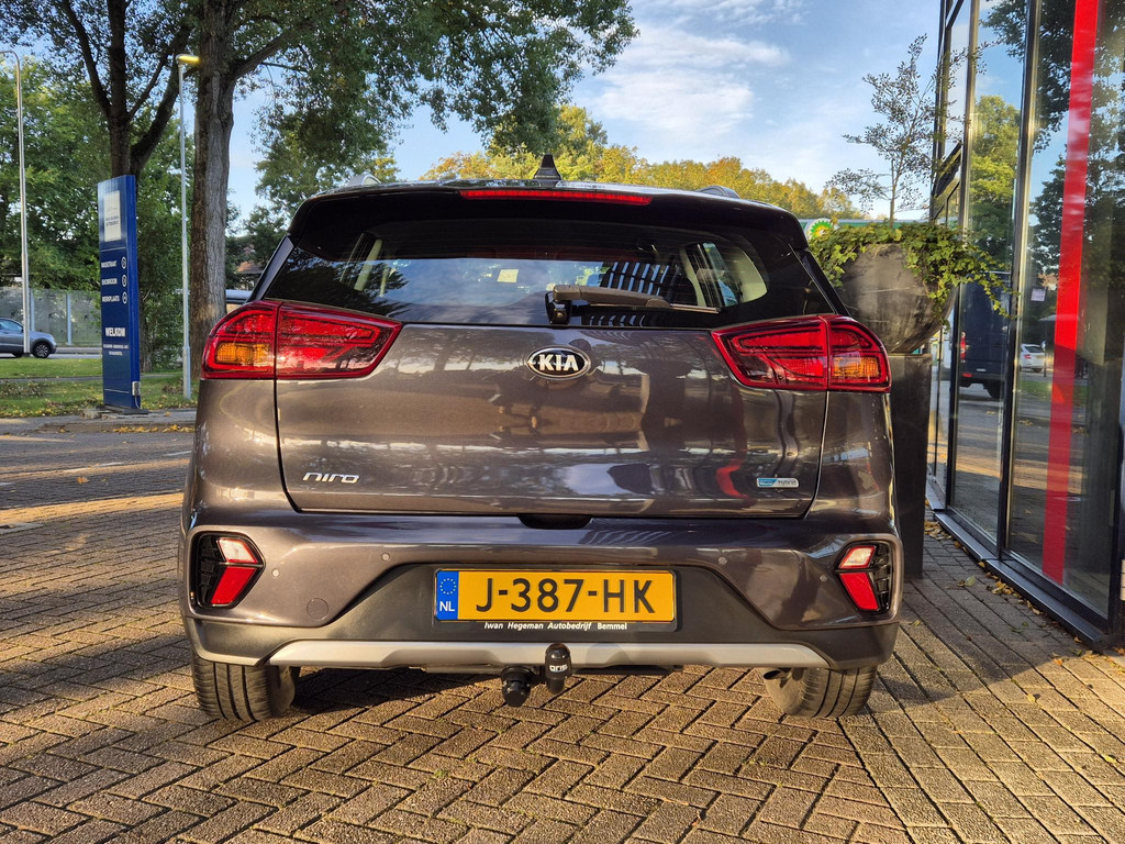 47783325-4.jpg
