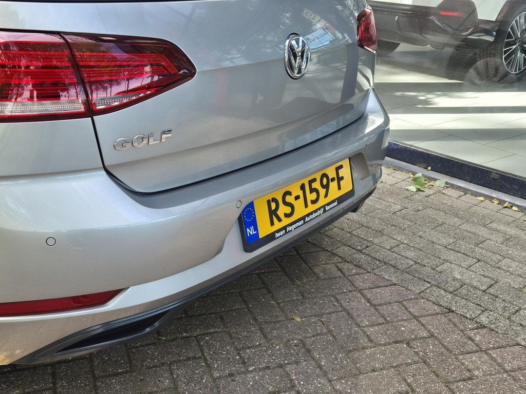 47863756-7.jpg