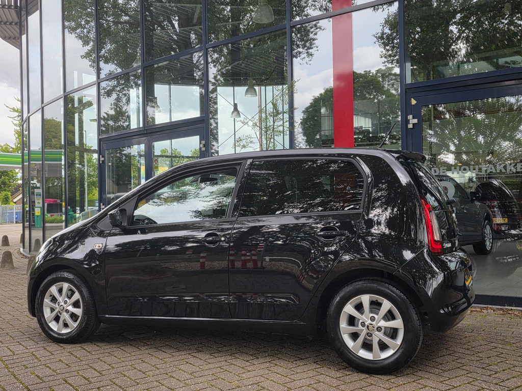 53463232-3.jpg