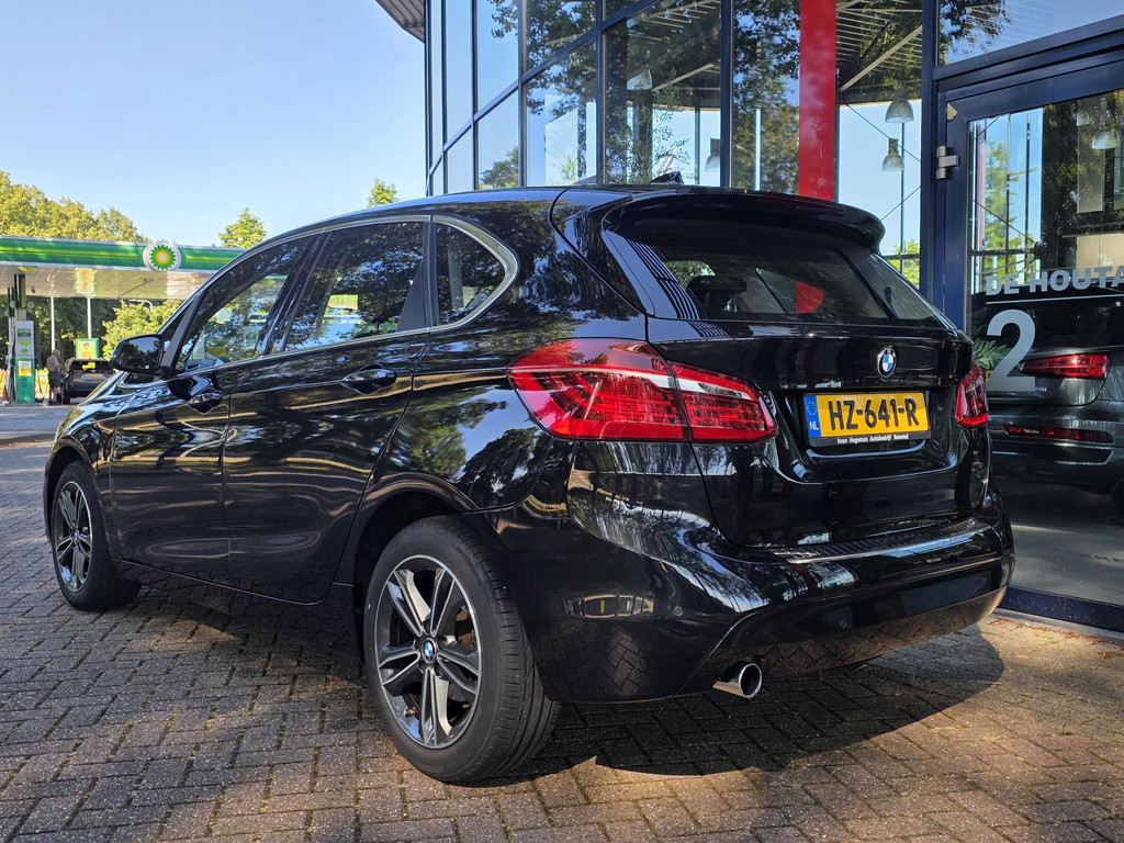 55798196-3.jpg